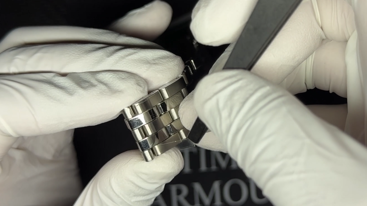 Load video: Watch Protection Film Installation Tutorial | Time Armour TPU Kit